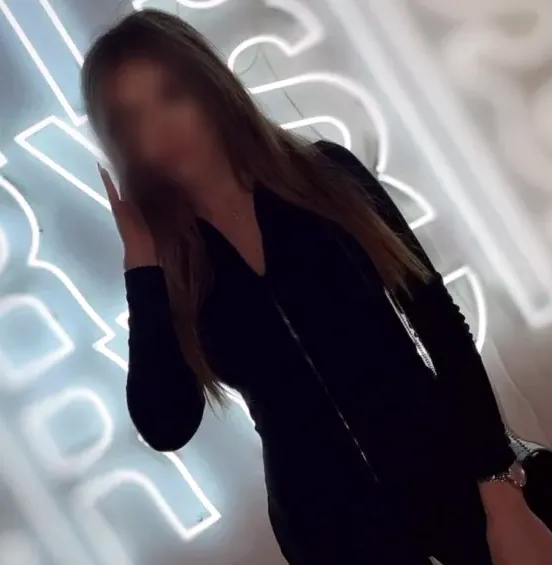 Amina, 32