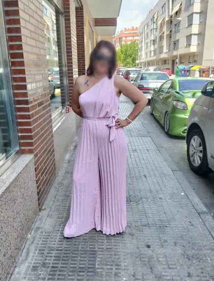 Amina, 39