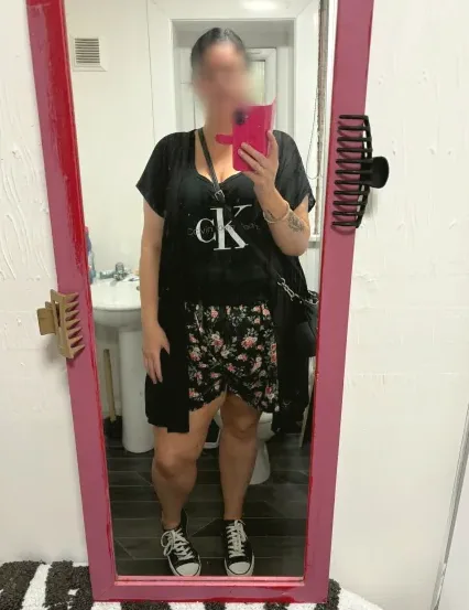 Amira, 37
