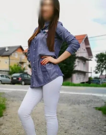 Andrea, 26