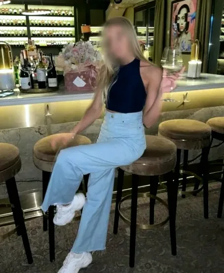 Anna, 34