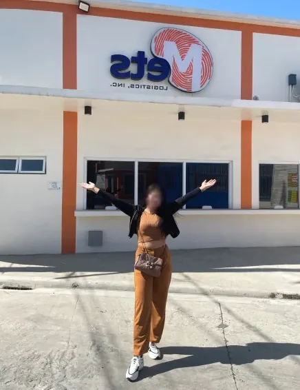 Anna, 25
