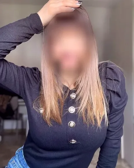 Anna, 37