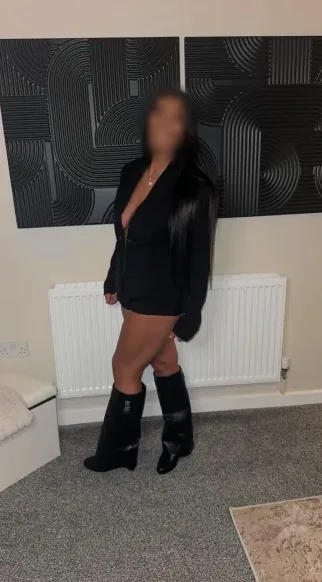 Celina, 33
