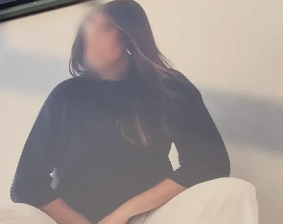 Ella, 37