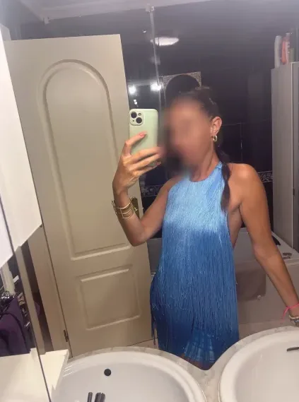Ella, 32