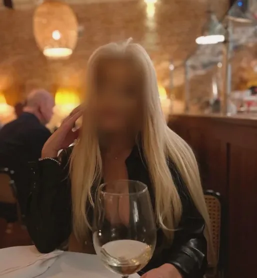 Emilie, 37