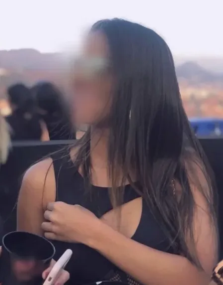 Julie, 23
