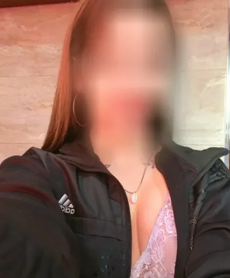 Laura, 27