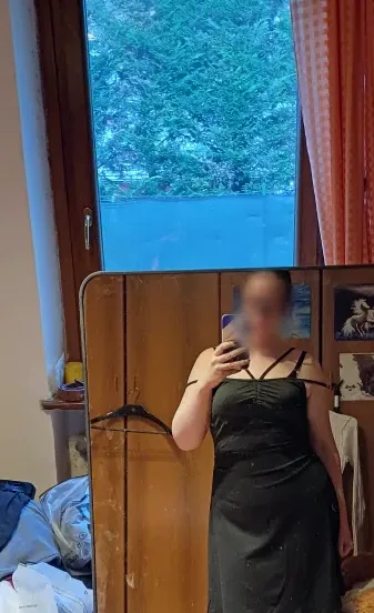 Leyla, 27