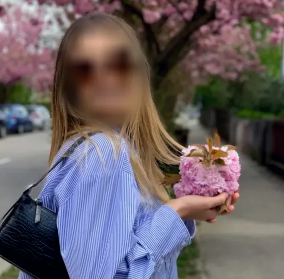 Olivia, 23