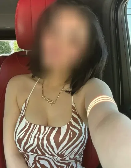 Rosa, 27